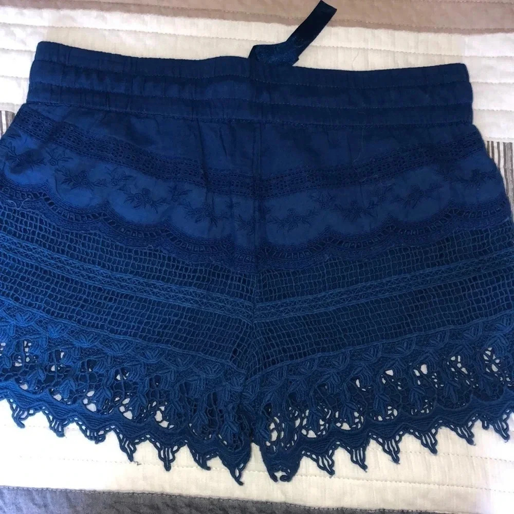Shorts - Picture 2 of 3